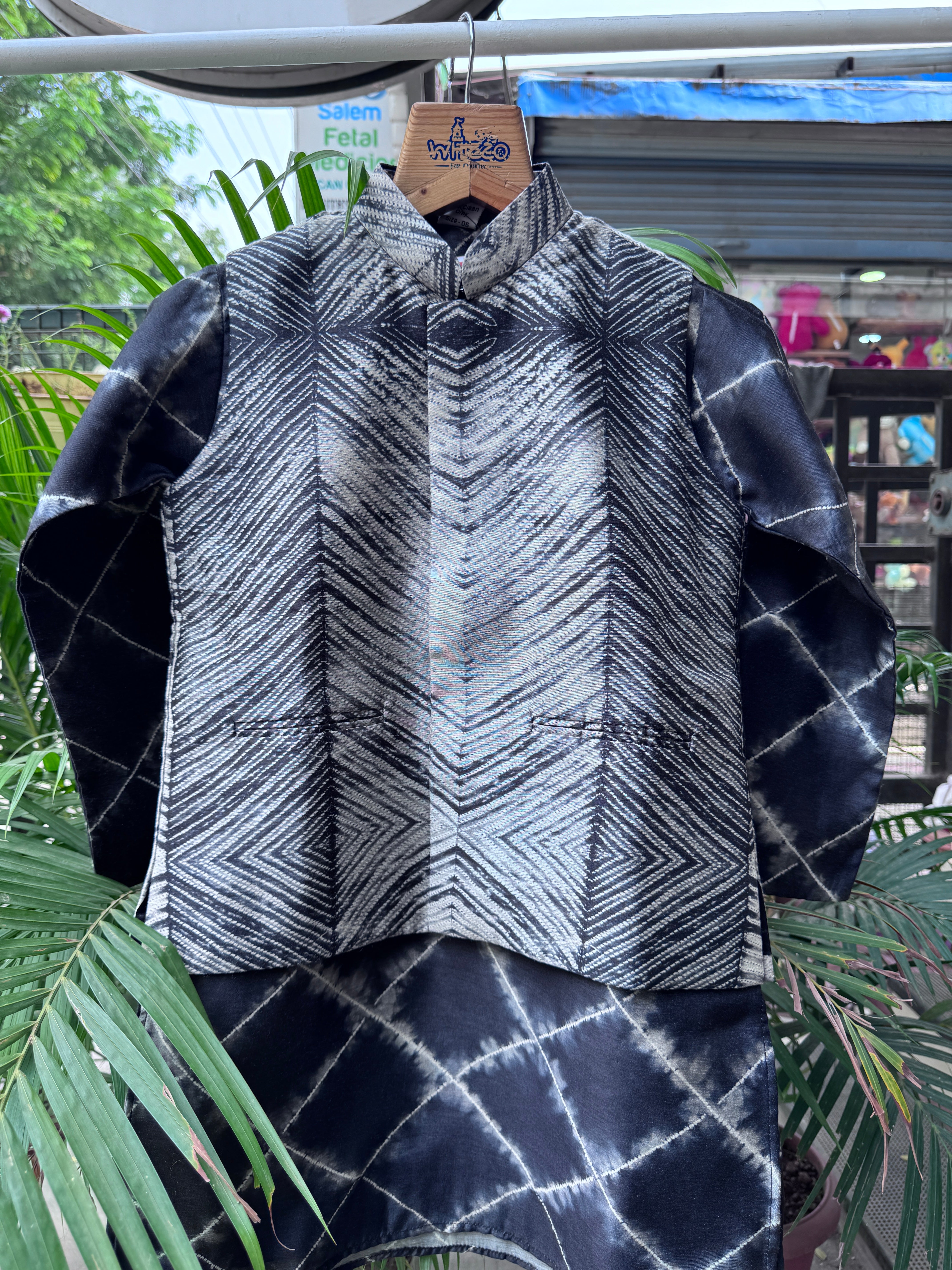 Boys Black & Ivory Kurta Set with Geometric Nehru Jacket – Elegant Festive Outfit with Cotton Lining (Age 5 to 7 Years)