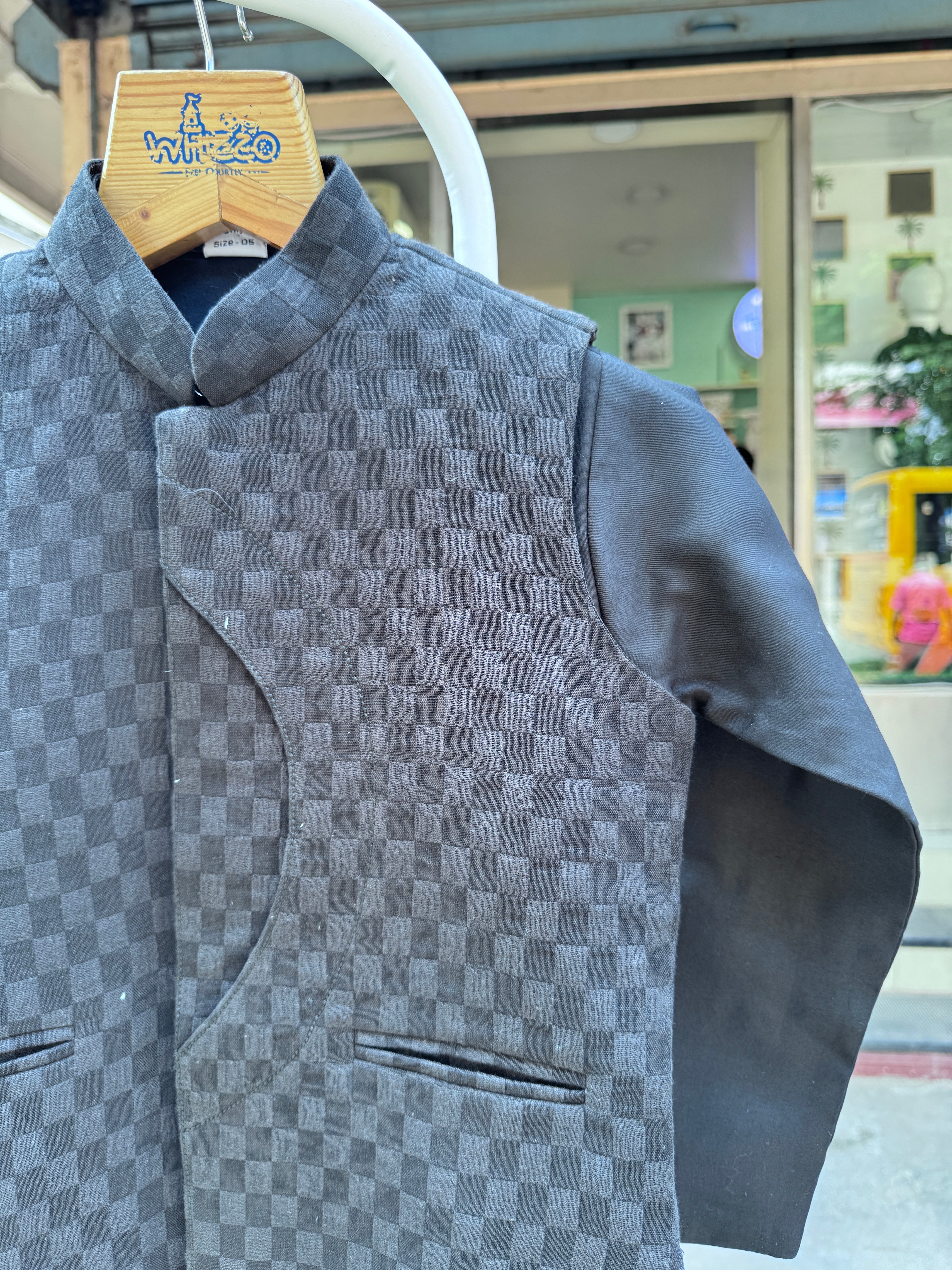 Boys Classic Black Kurta Set with Textured Nehru Jacket – Elegant Festive & Wedding Party Wear Outfit (Age 5 to 7 Years)