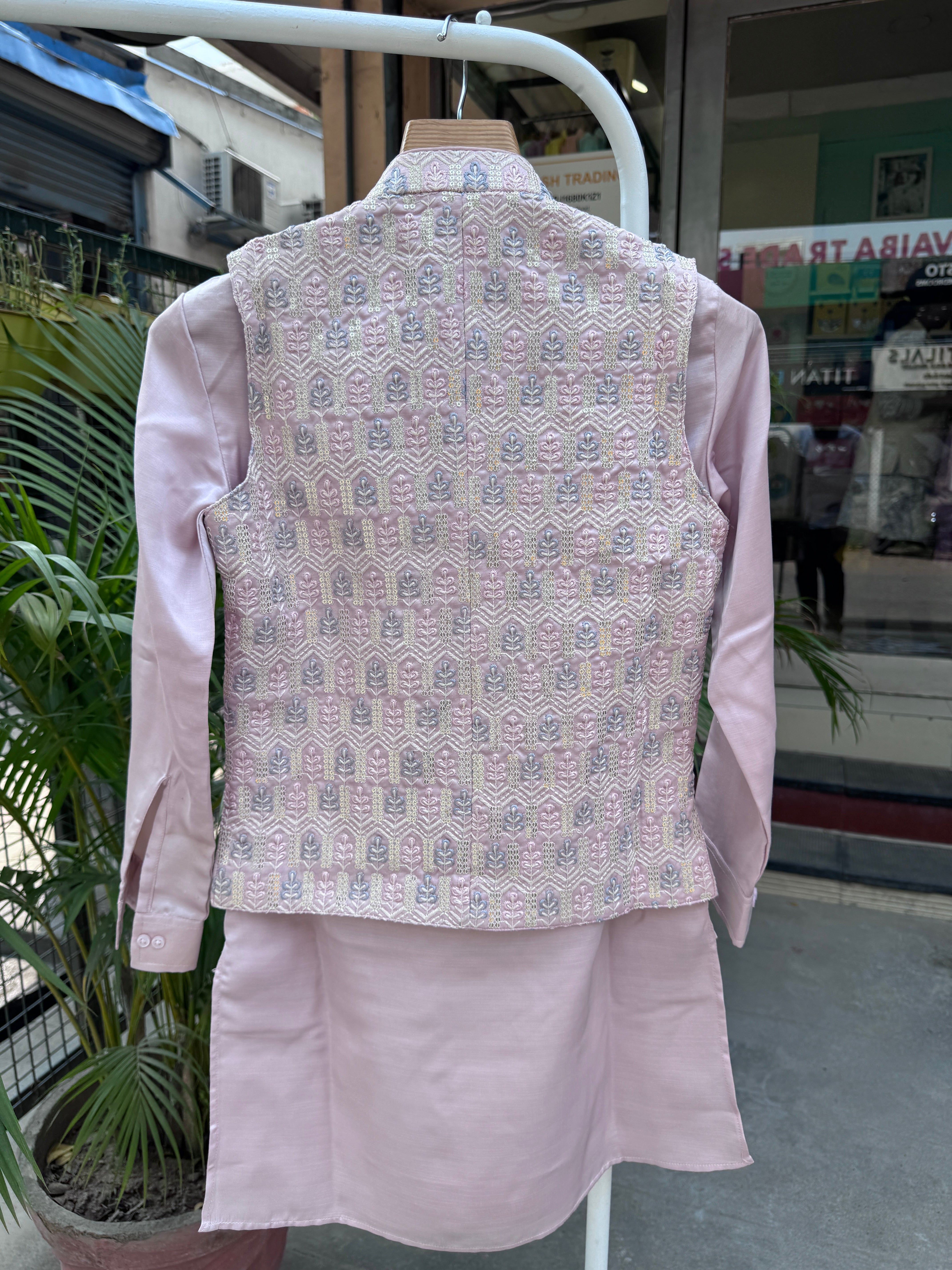 Boys Blush Pink Kurta Set with Subtle Textured Pastel Nehru Jacket – Elegant Festive Outfit with Cotton Lining (Age 5 to 7 Years)