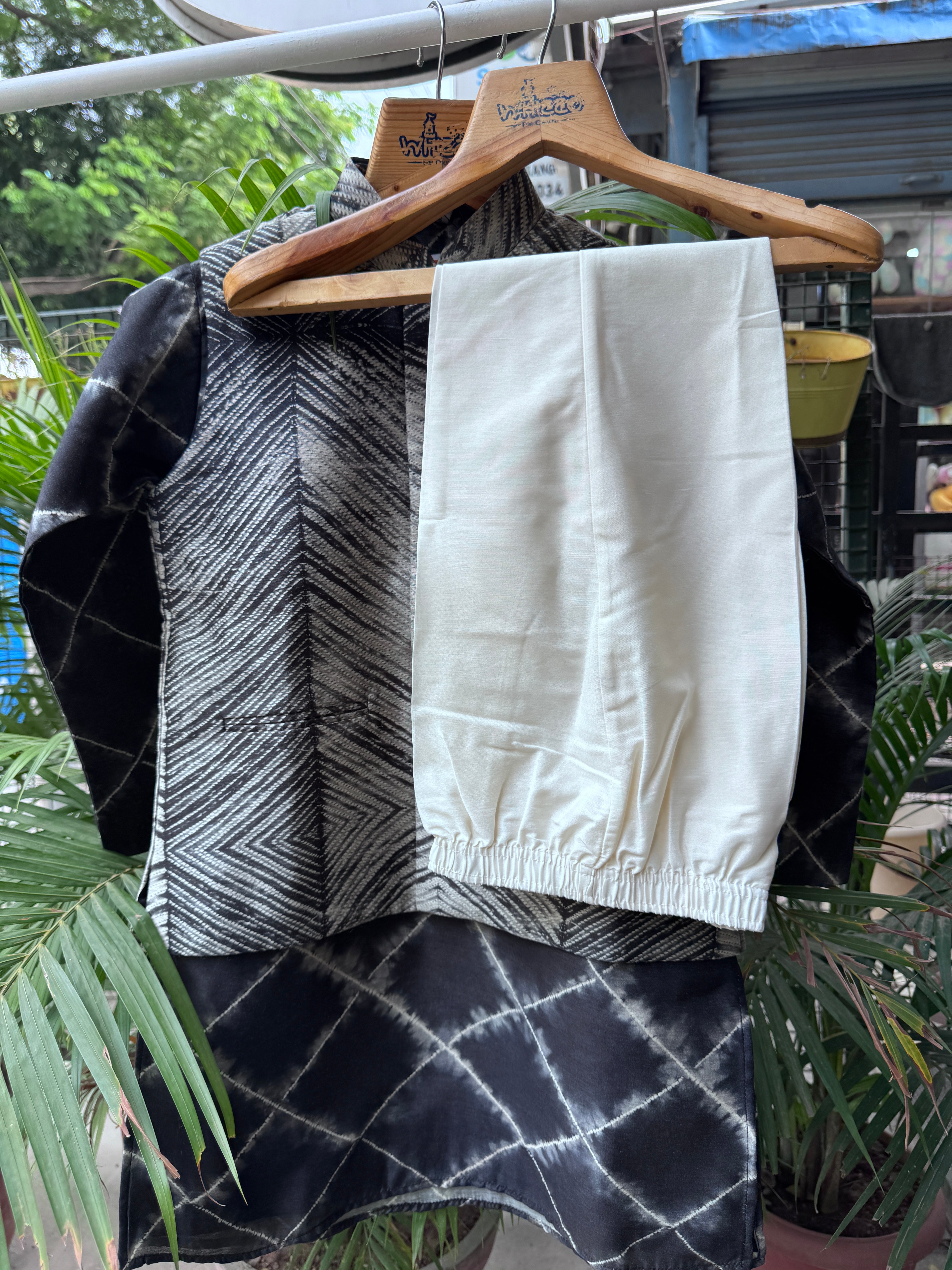 Boys Black & Ivory Kurta Set with Geometric Nehru Jacket – Elegant Festive Outfit with Cotton Lining (Age 5 to 7 Years)