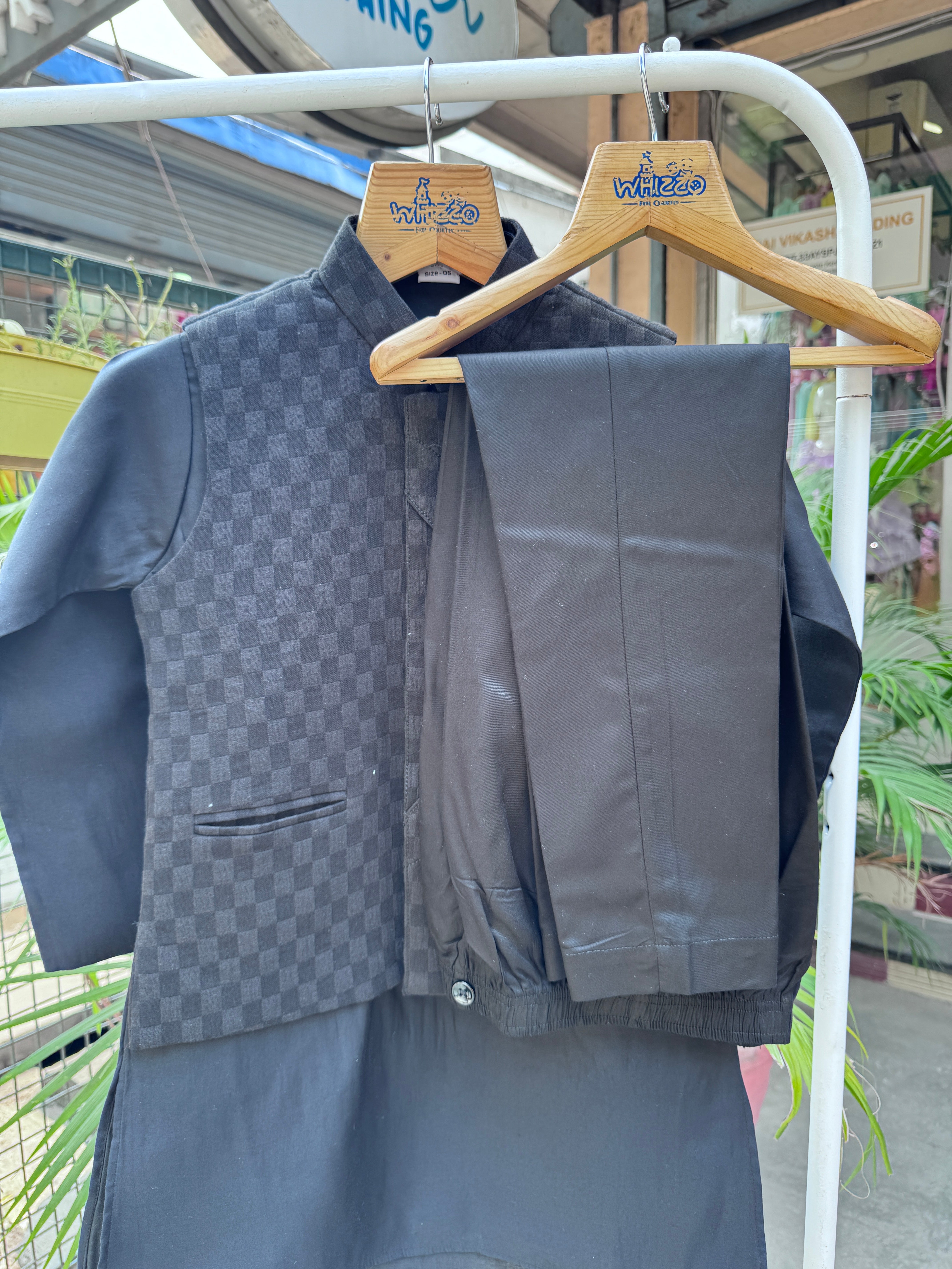 Boys Classic Black Kurta Set with Textured Nehru Jacket – Elegant Festive & Wedding Party Wear Outfit (Age 5 to 7 Years)